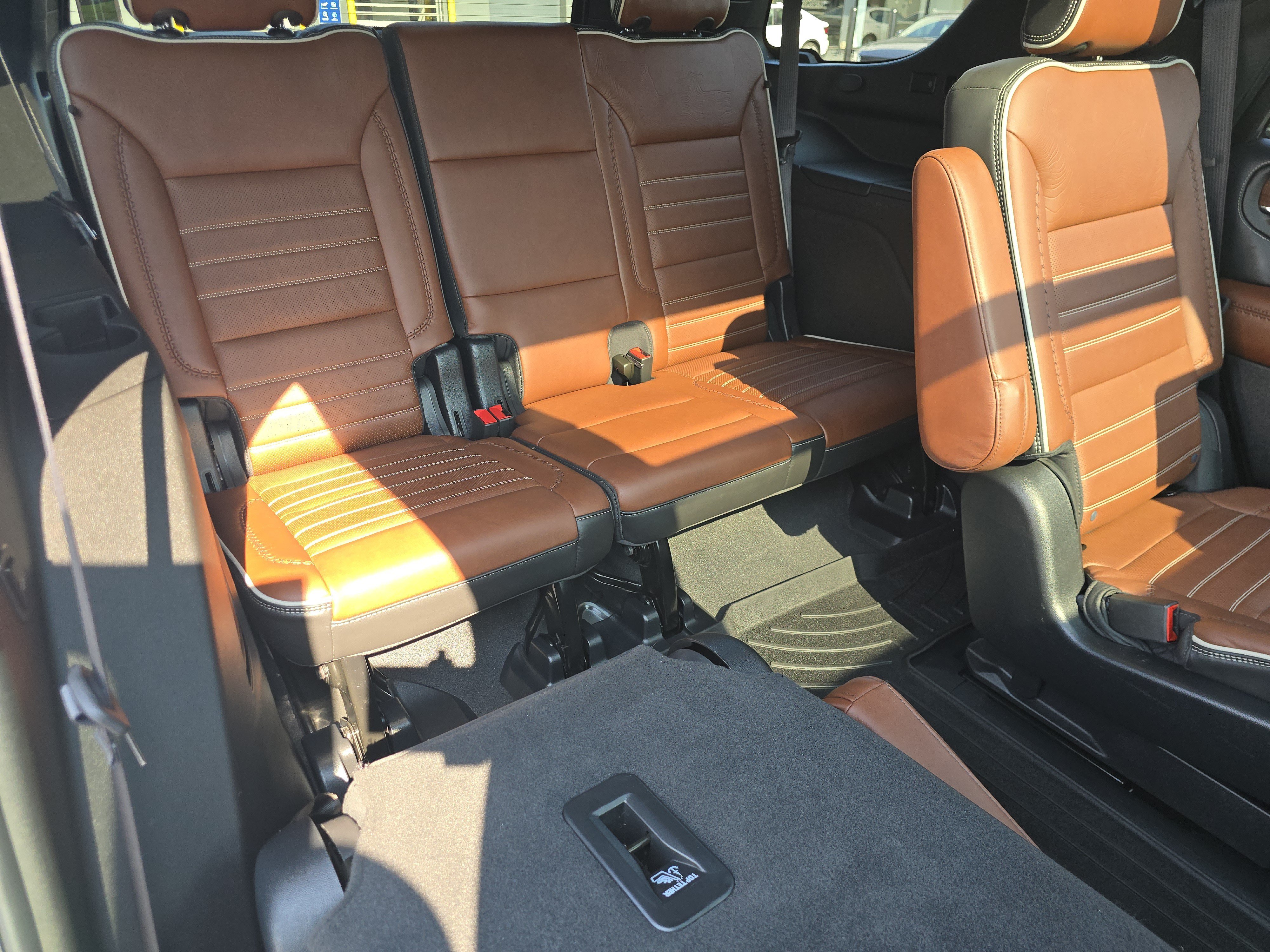 Used 2023 GMC Yukon Denali Ultimate AWD/4WD image 21