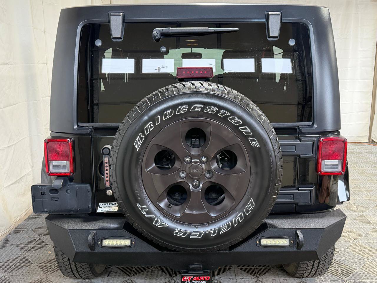Used 2017 Jeep Wrangler Unlimited Sahara AWD/4WD image 9