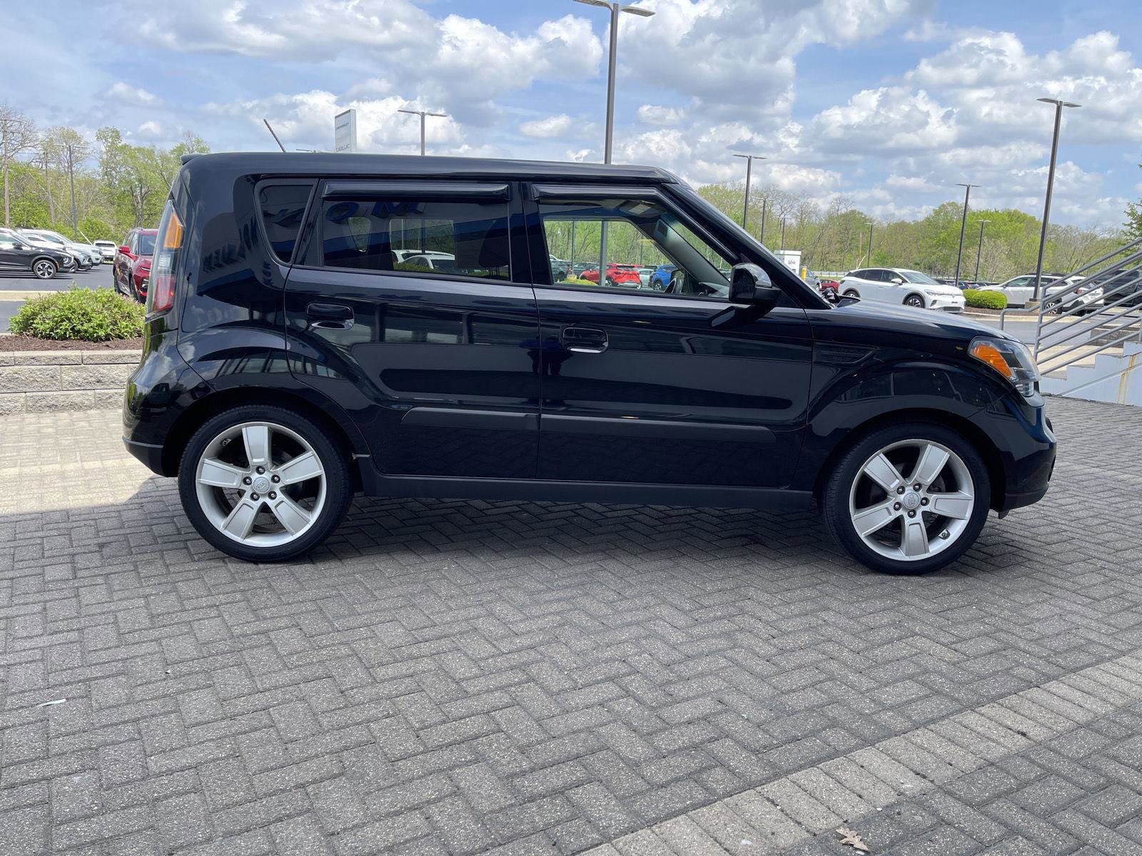 Used 2010 Kia Soul Sport FWD image 6
