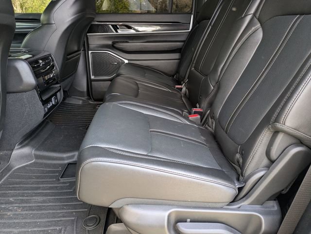 Used 2024 Jeep Wagoneer 4WD w/ Convenience Group I image 27