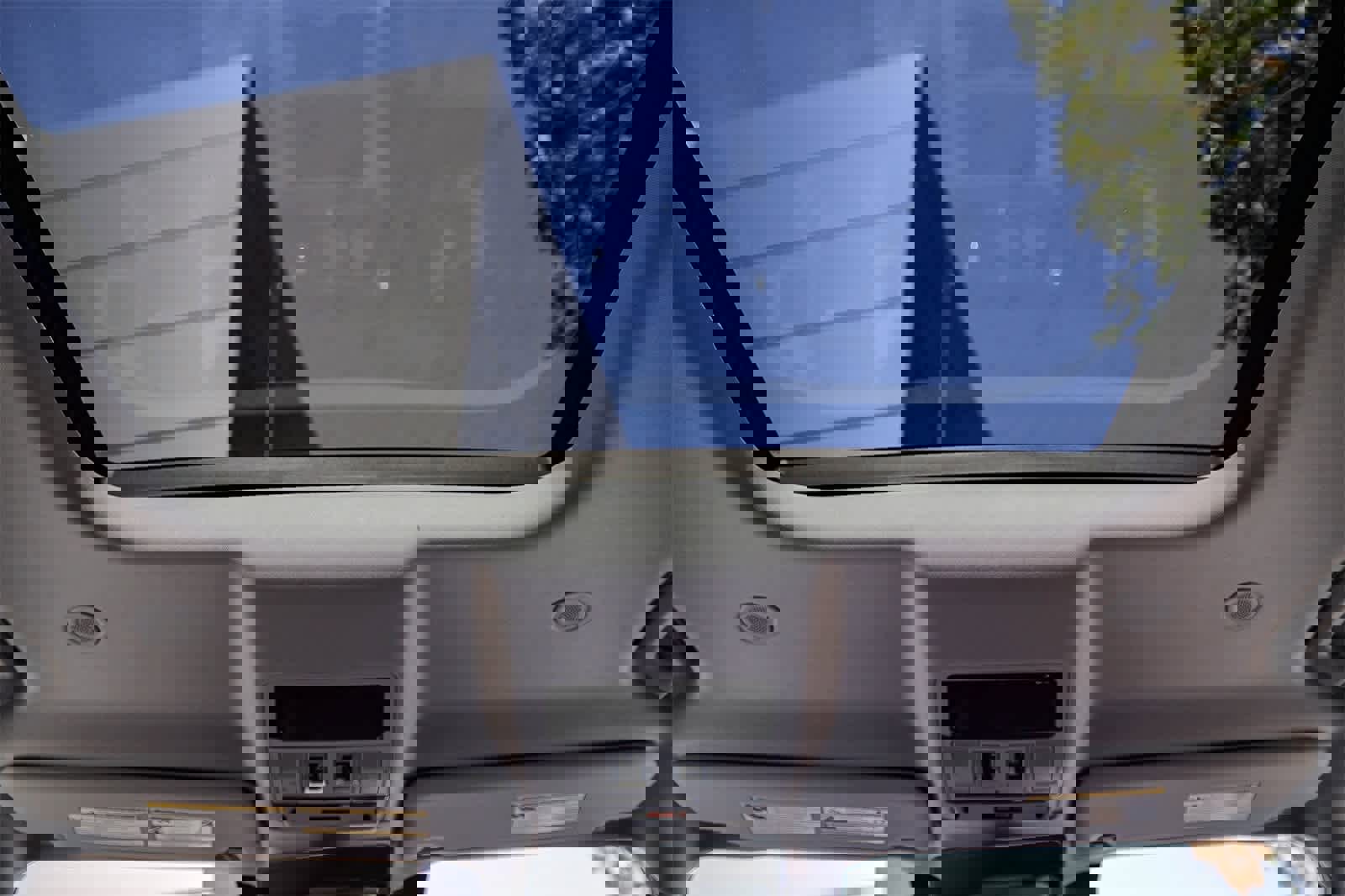 New 2026 Land Rover Defender 110 X-Dynamic SE image 16