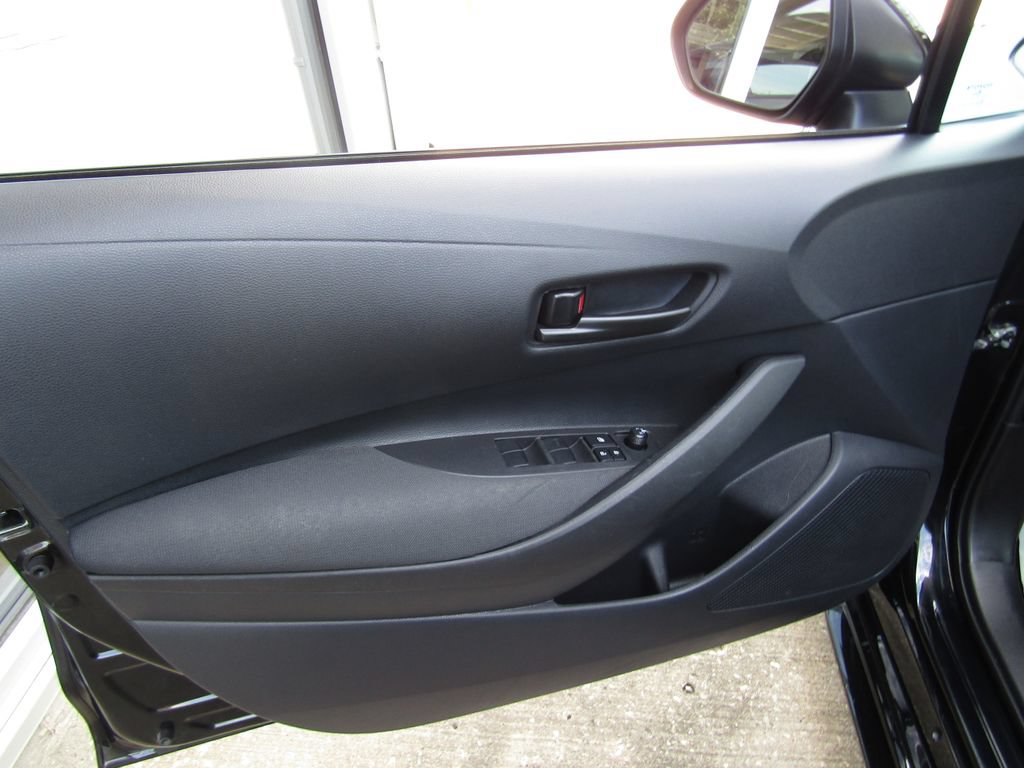 Used 2025 Toyota Corolla LE FWD image 14