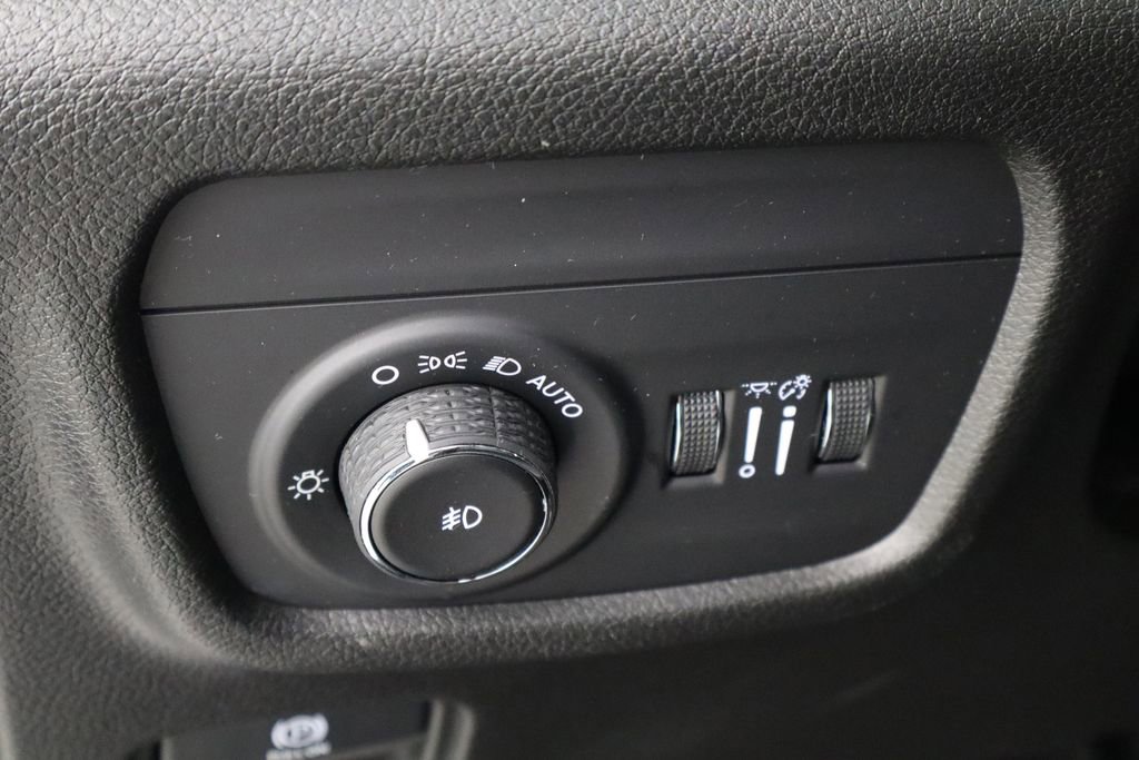 Used 2022 Jeep Grand Cherokee L Limited w/ Black Appearance Package RWD image 24