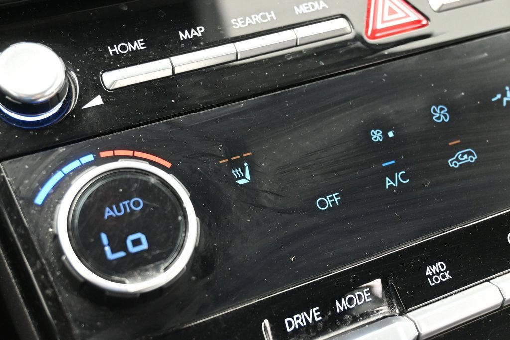 Used 2025 Hyundai Santa Fe SEL AWD/4WD image 48