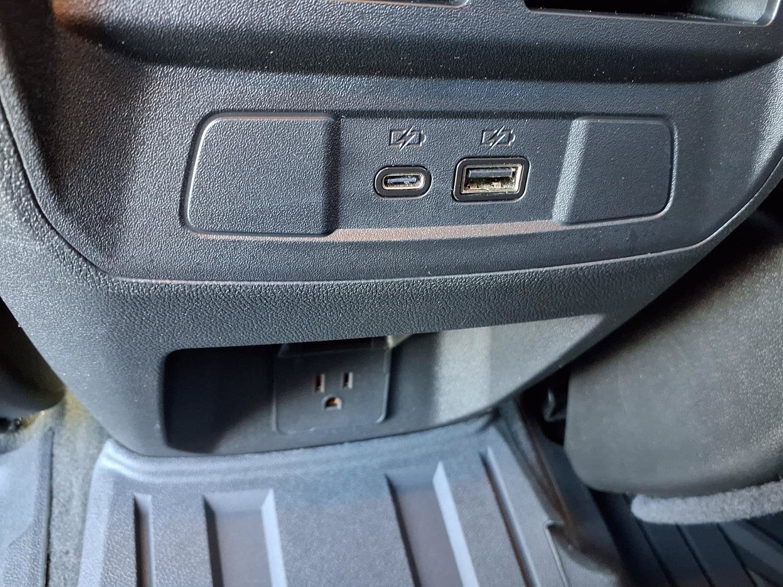Used 2024 Chevrolet Colorado ZR2 w/ Technology Package AWD/4WD image 26