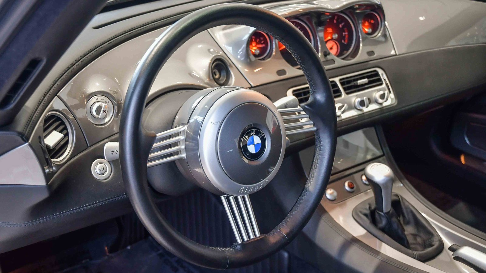 Used 2002 BMW Z8 image 24