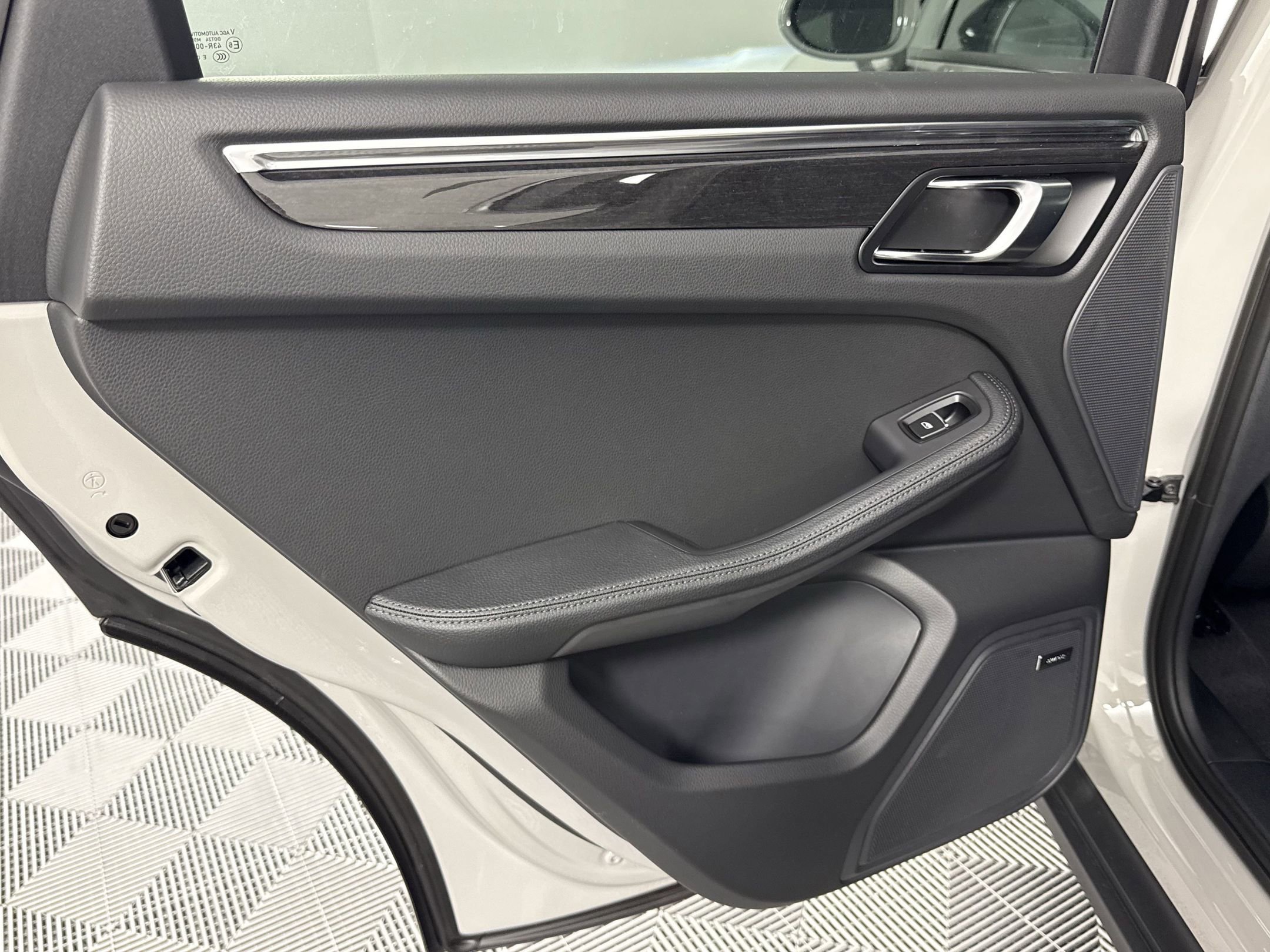 New 2025 Porsche Macan image 29