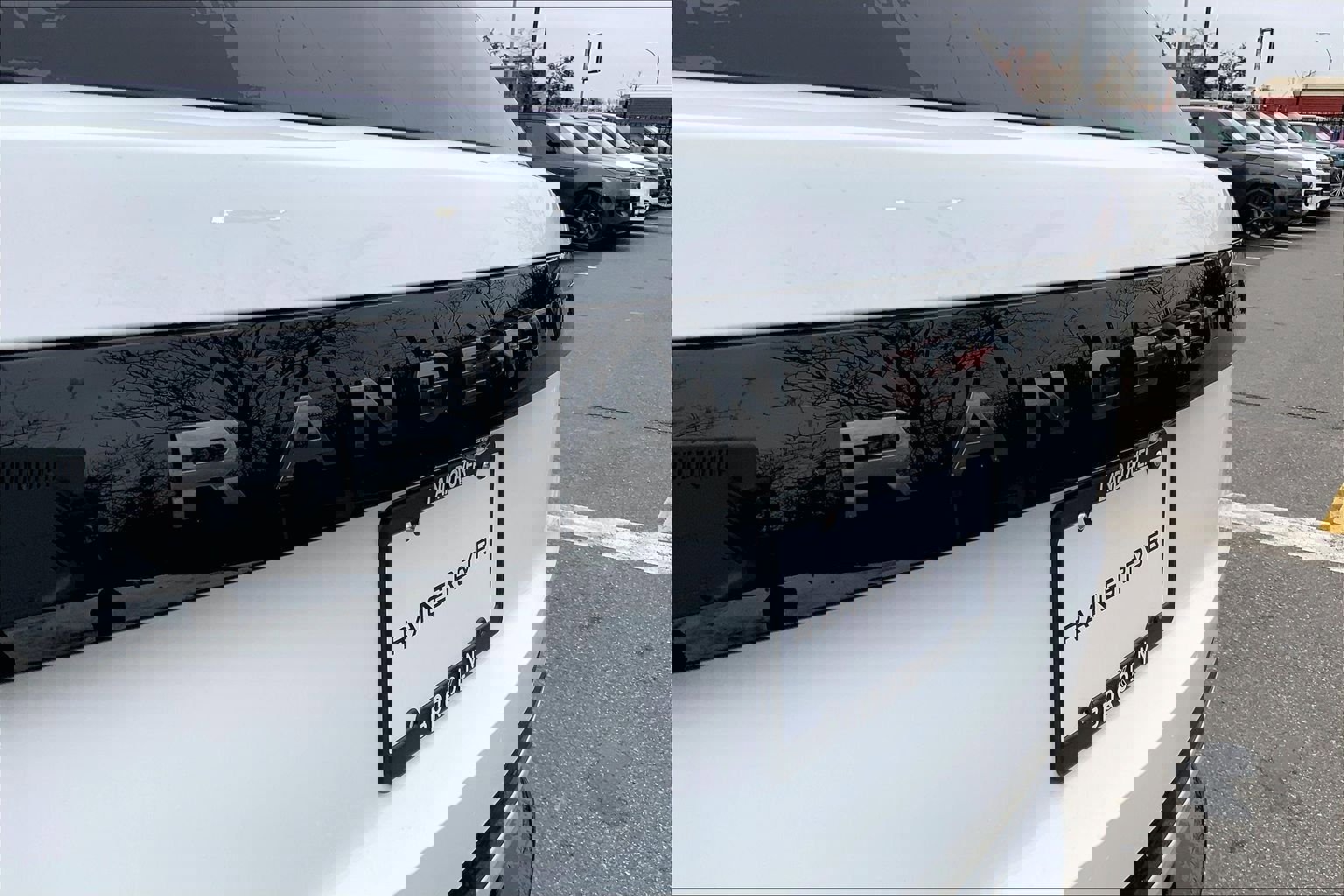 New 2026 Land Rover Range Rover SE image 15