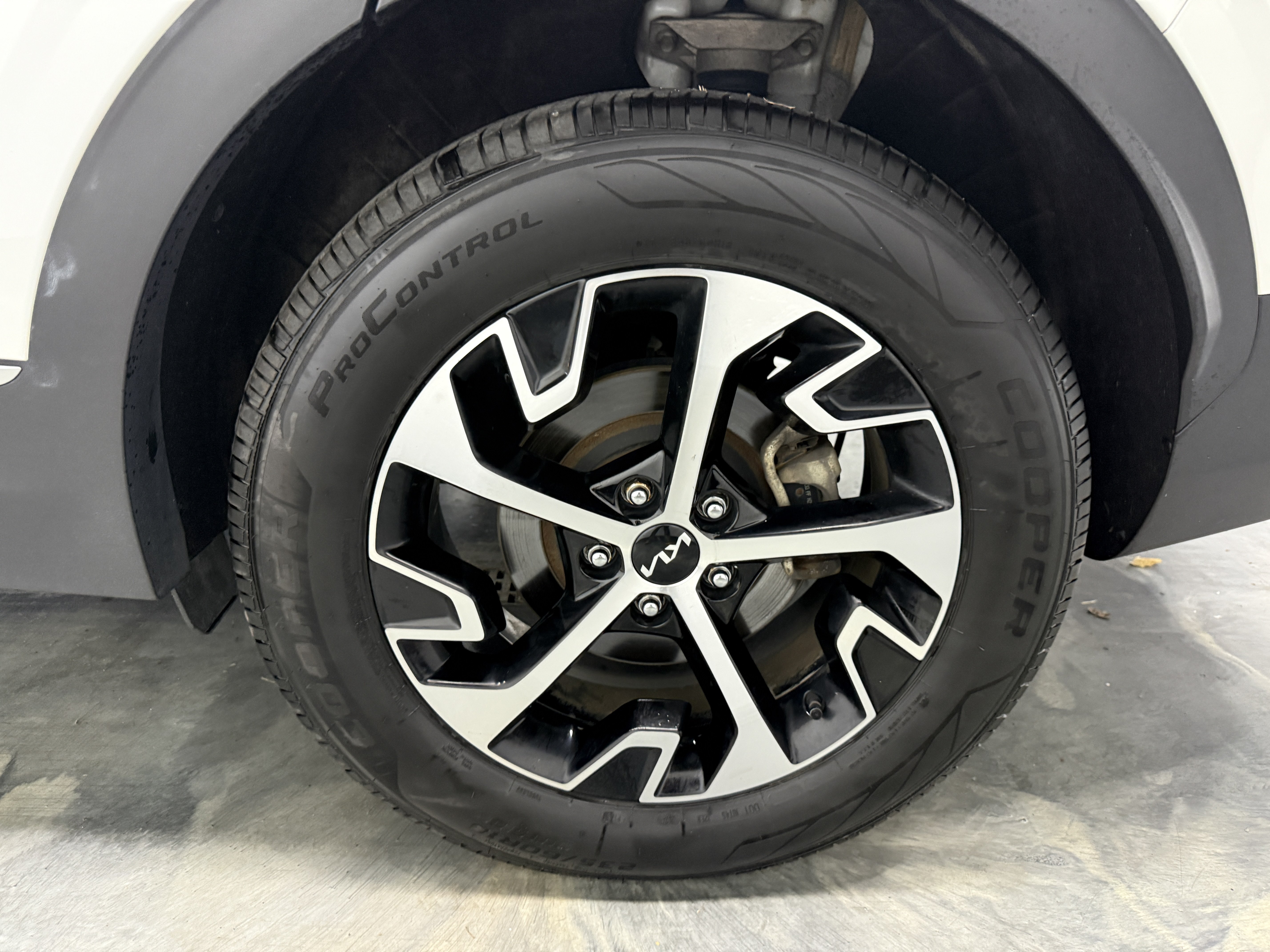 Used 2023 Kia Sportage EX AWD/4WD image 25