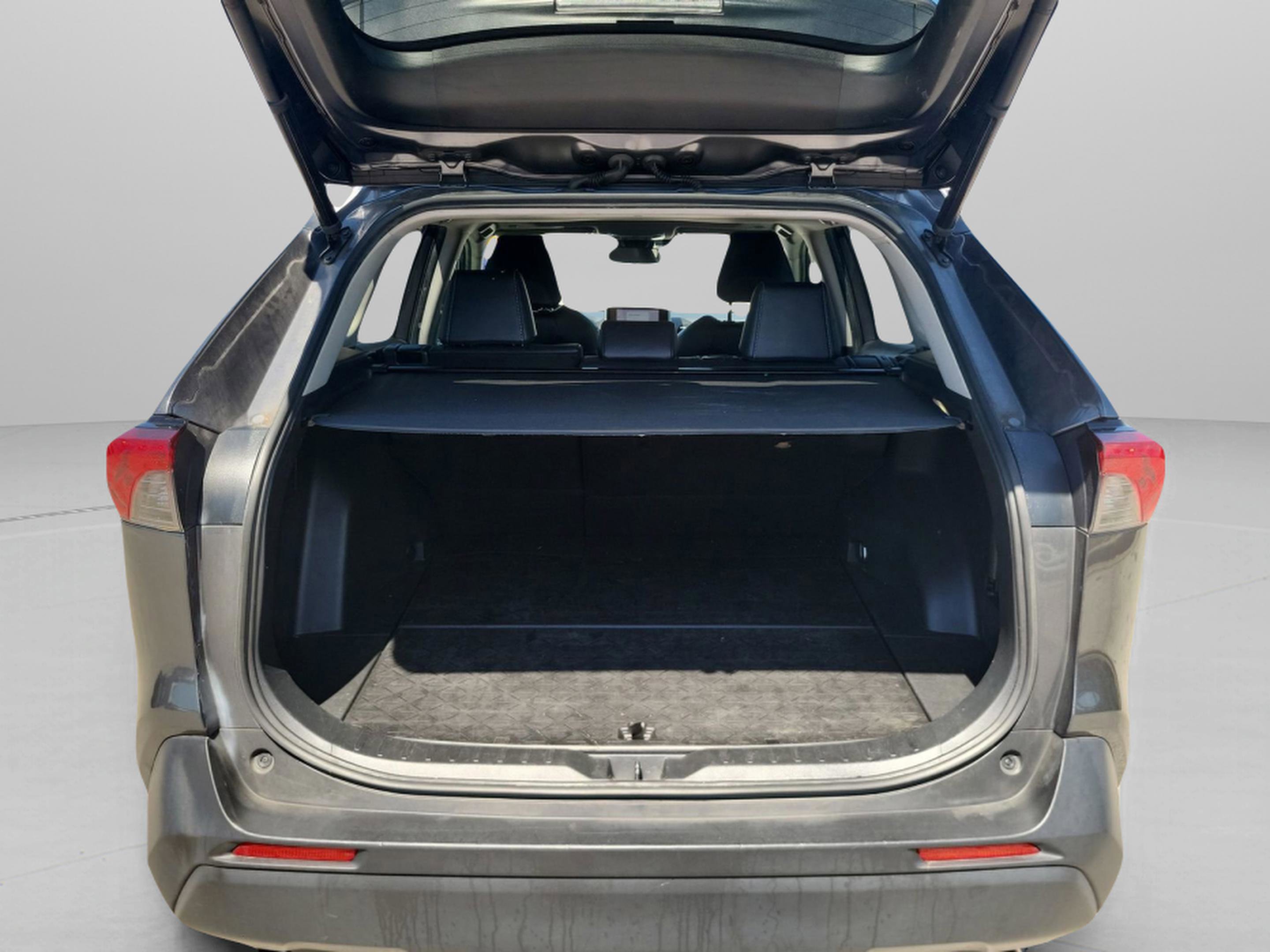 Used 2023 Toyota RAV4 XLE Premium image 33