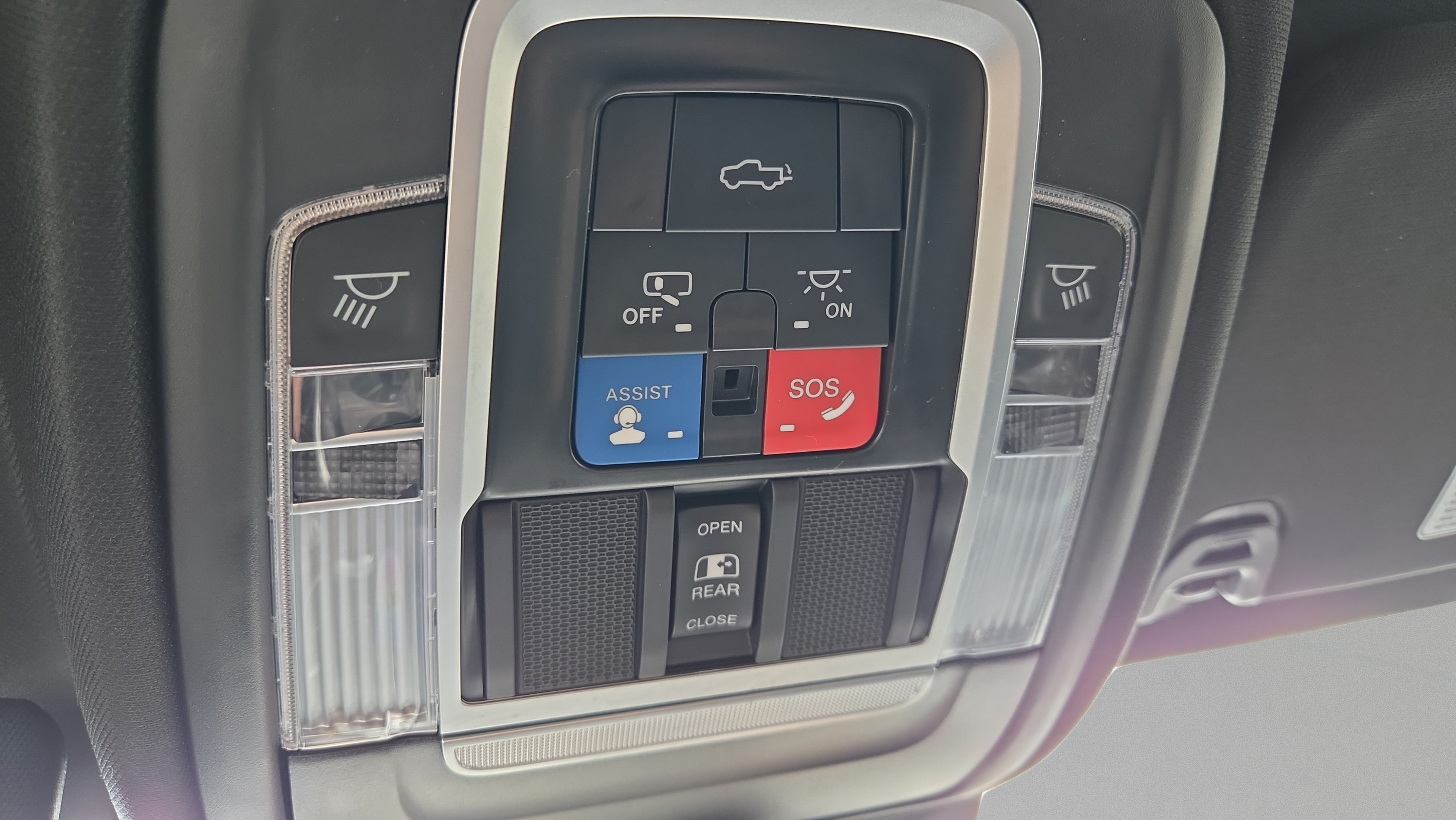 Used 2023 RAM 1500 Laramie AWD/4WD image 29