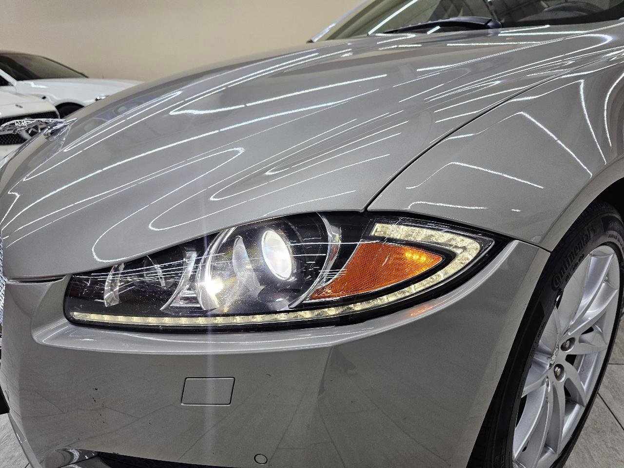 Used 2013 Jaguar XF image 10