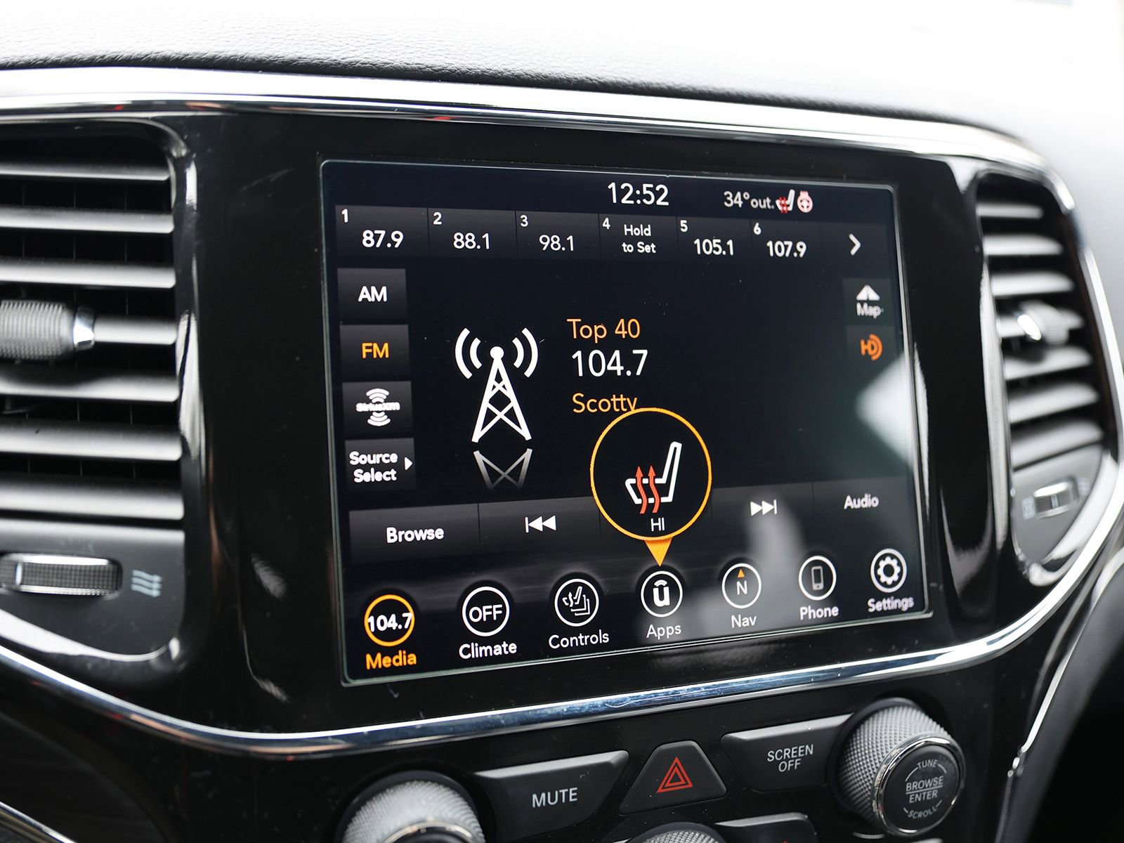 Used 2022 Jeep Grand Cherokee Limited image 26