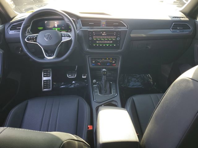 Certified 2023 Volkswagen Tiguan SE R-Line FWD image 10