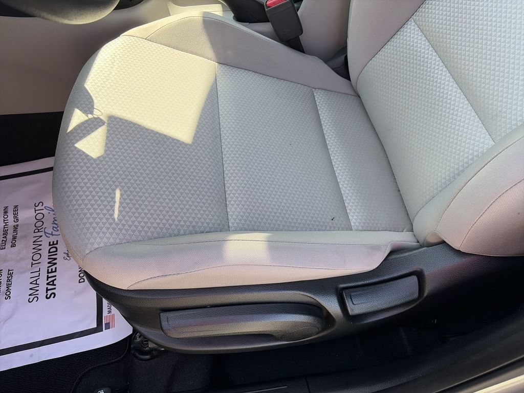 Used 2025 Kia Soul LX w/ LX Technology Package FWD image 12