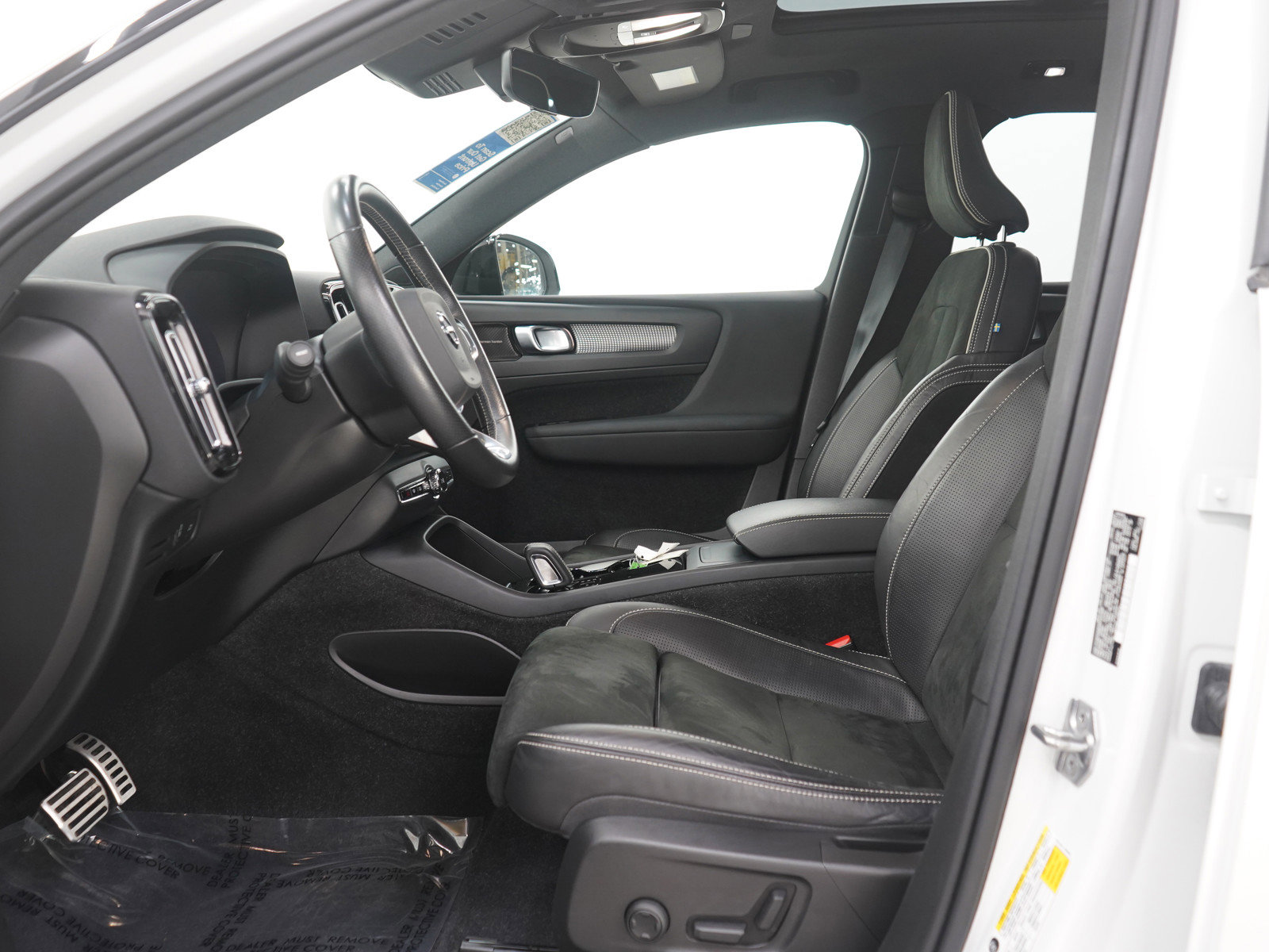 Used 2021 Volvo XC40 P8 Recharge w/ Advanced Package image 23