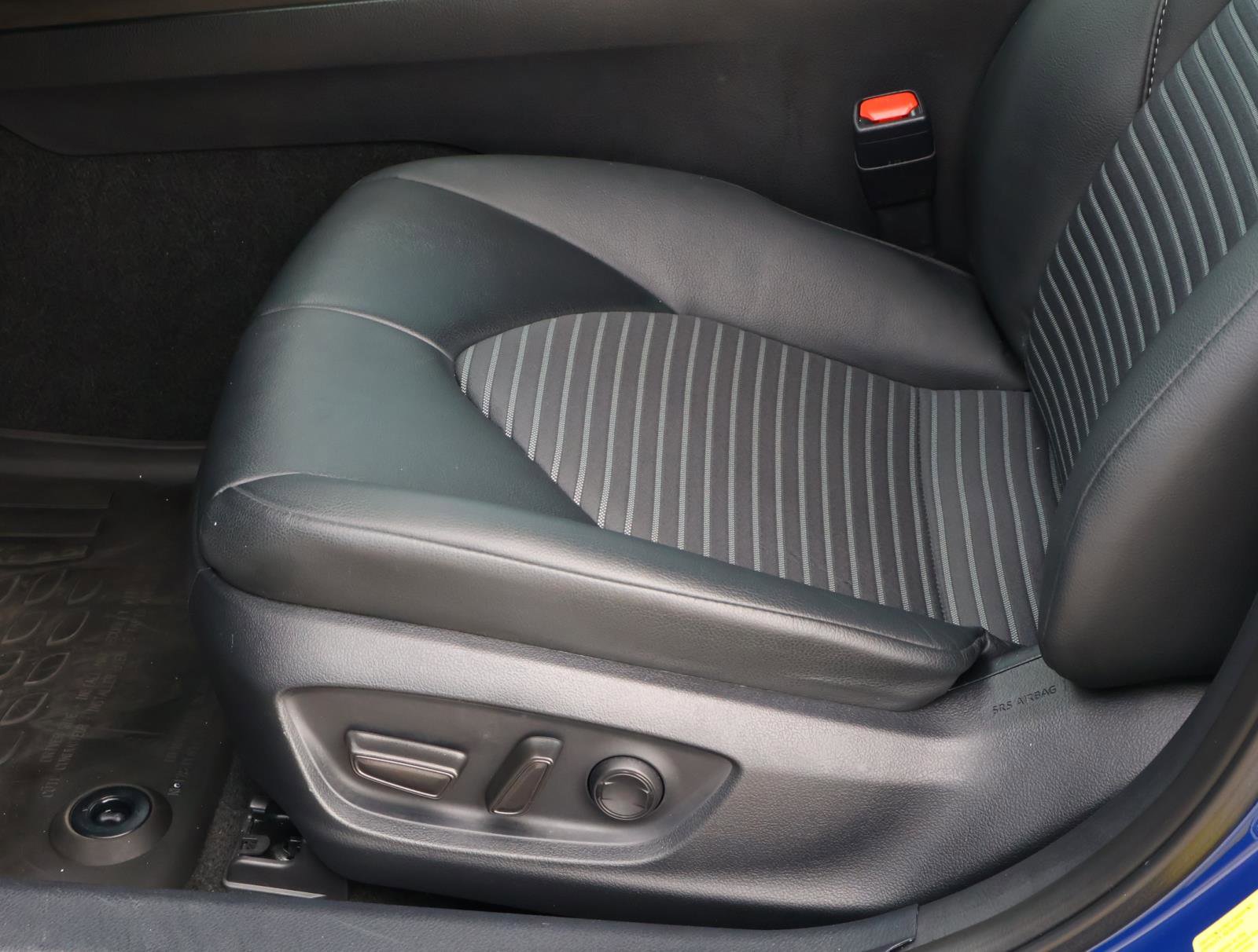 Used 2024 Toyota Camry SE image 16