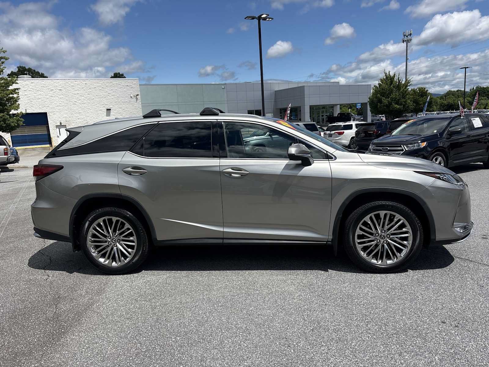 Used 2020 Lexus RX 350L Luxury w/ Cold Weather Package (CT) FWD image 5