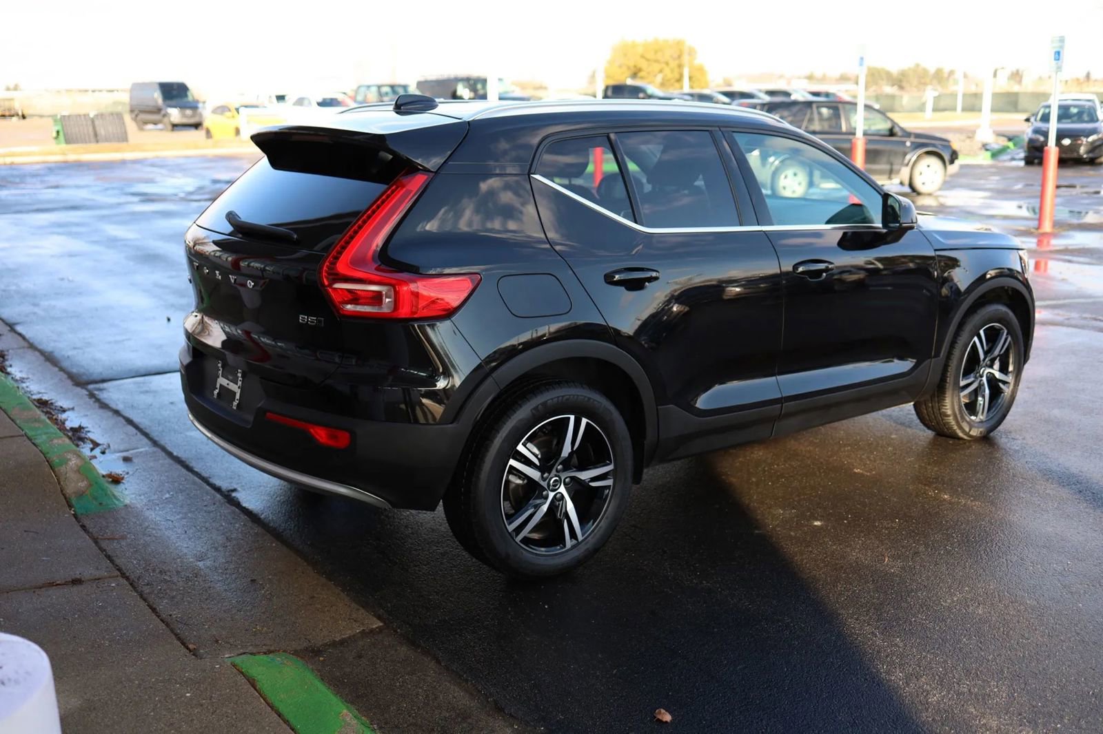 Used 2025 Volvo XC40 B5 Core image 5