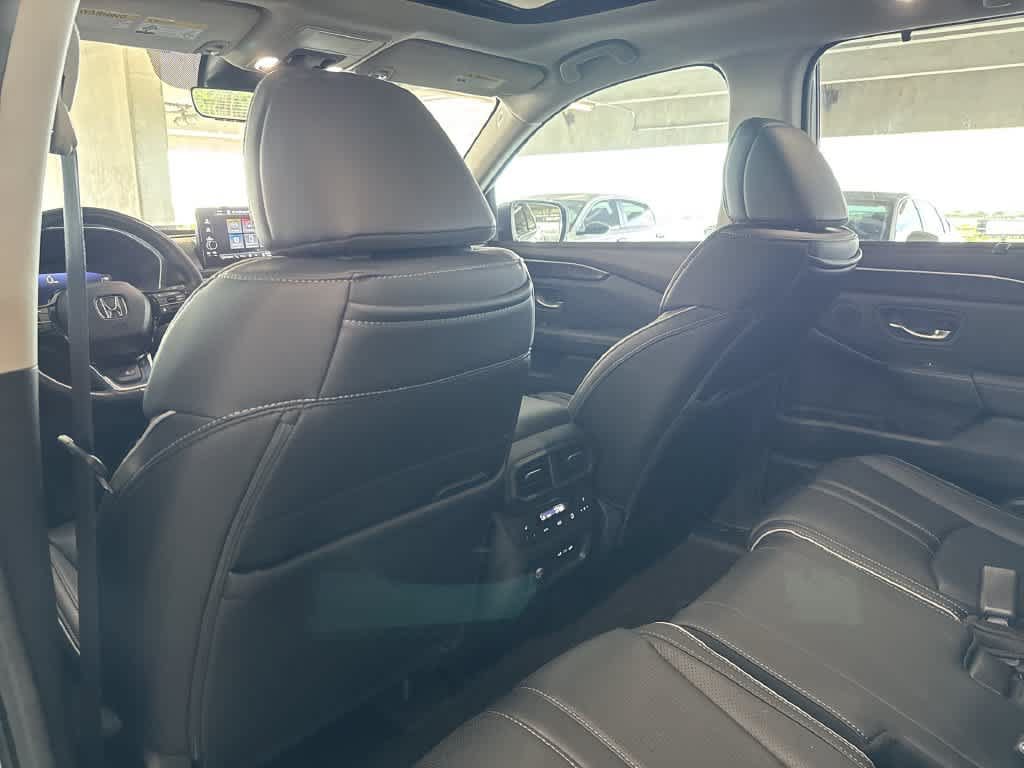 Used 2025 Honda Pilot Elite image 22