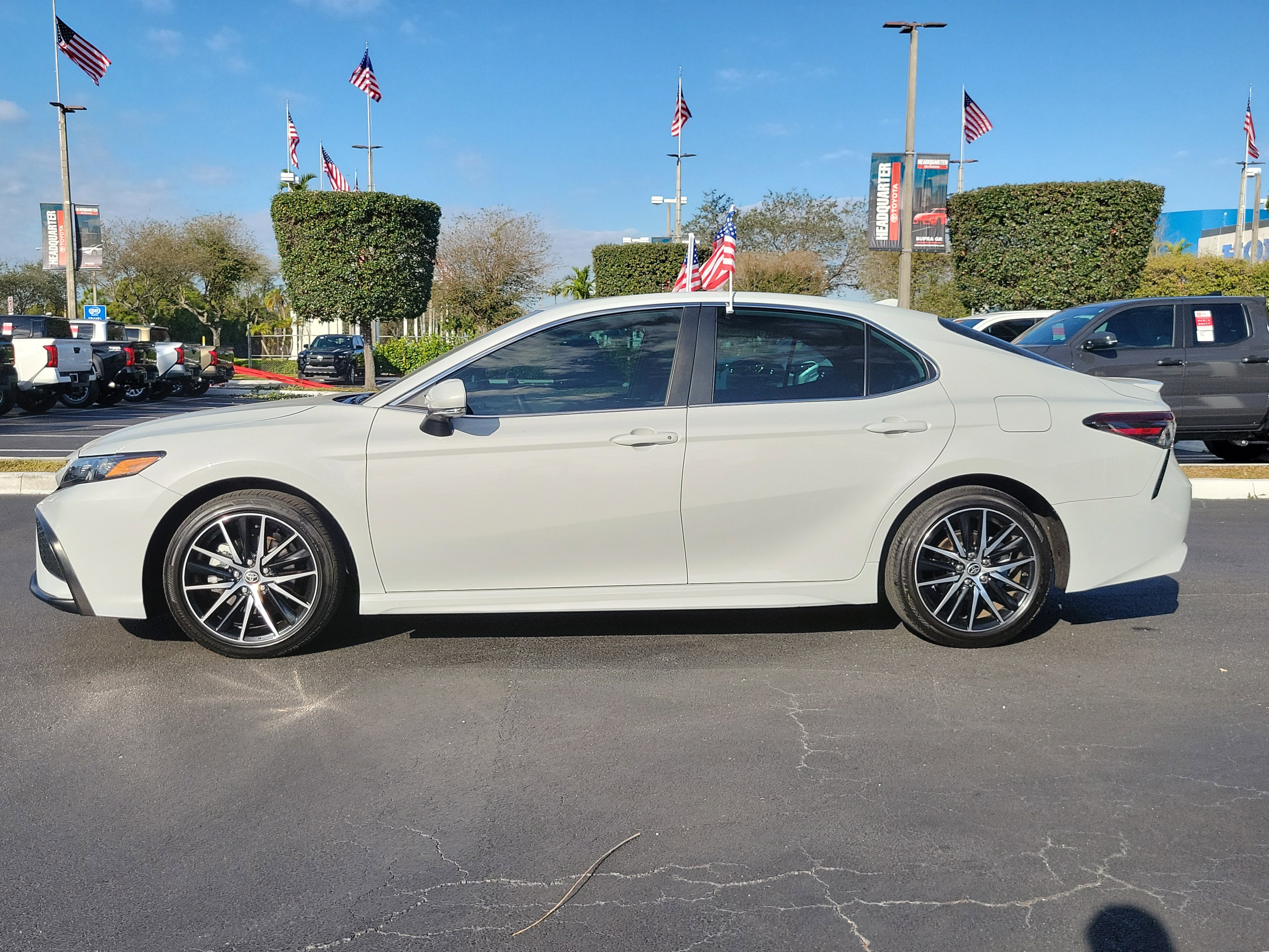 Used 2024 Toyota Camry SE w/ Cold Weather Package FWD image 7