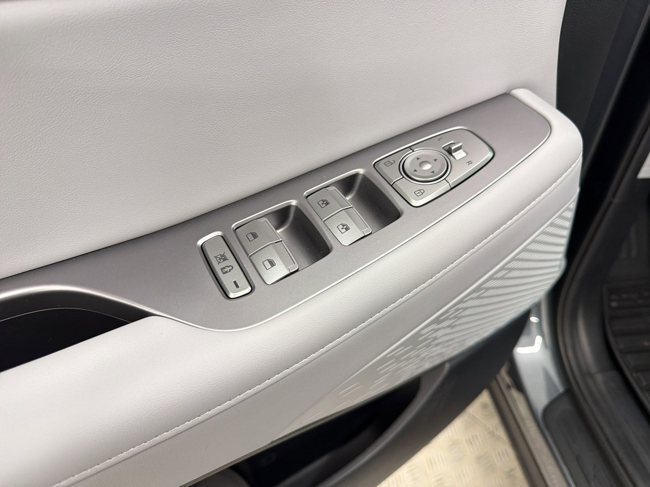 Used 2025 Hyundai Palisade SEL FWD image 12
