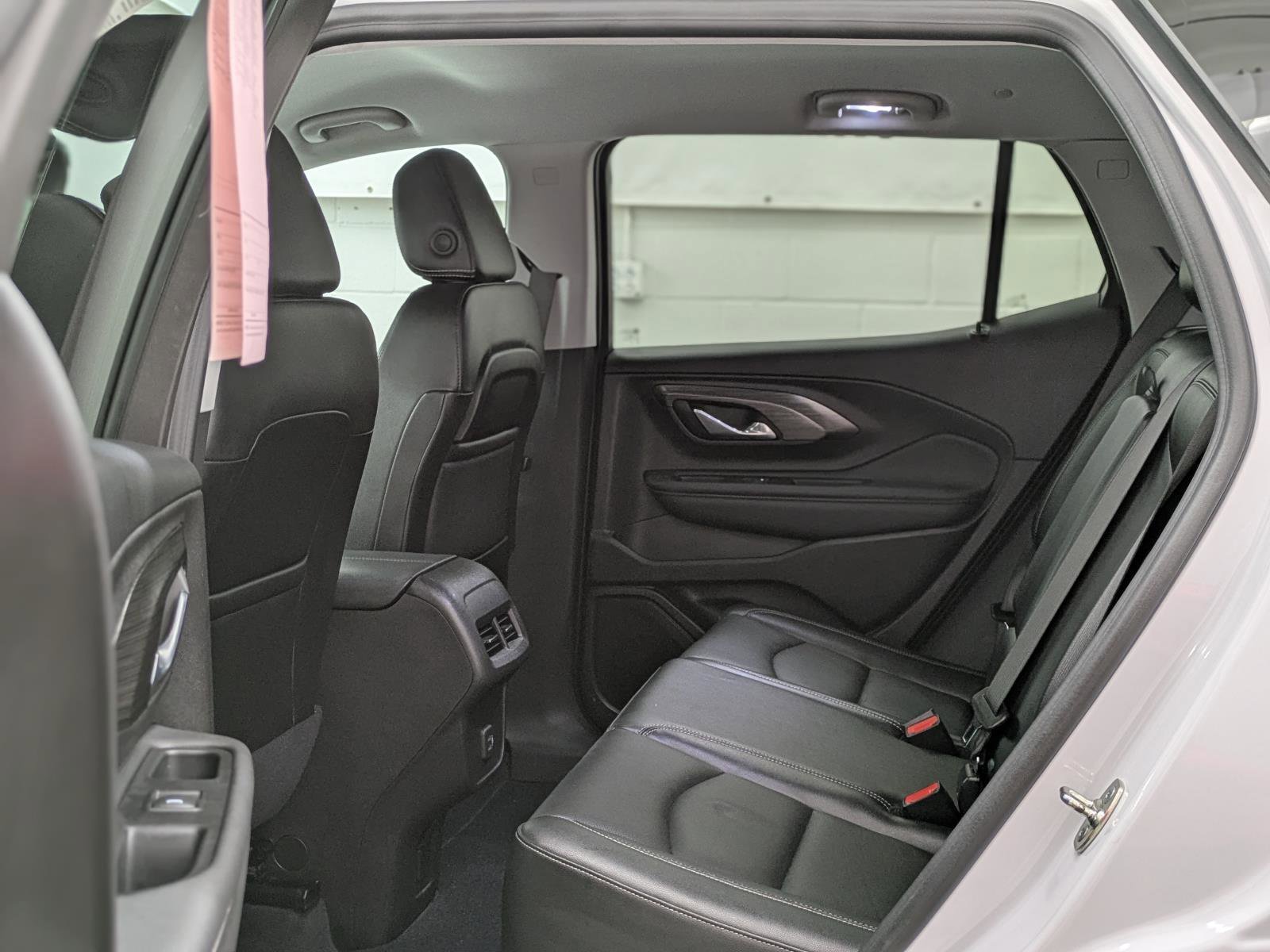 Used 2024 GMC Terrain SLT image 23