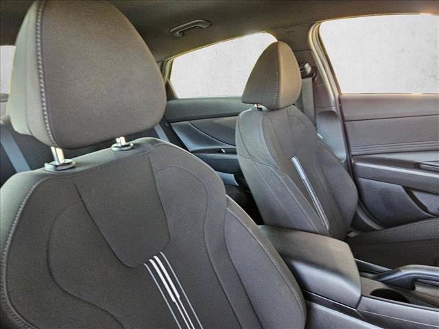 Used 2025 Hyundai Elantra Sport FWD image 18