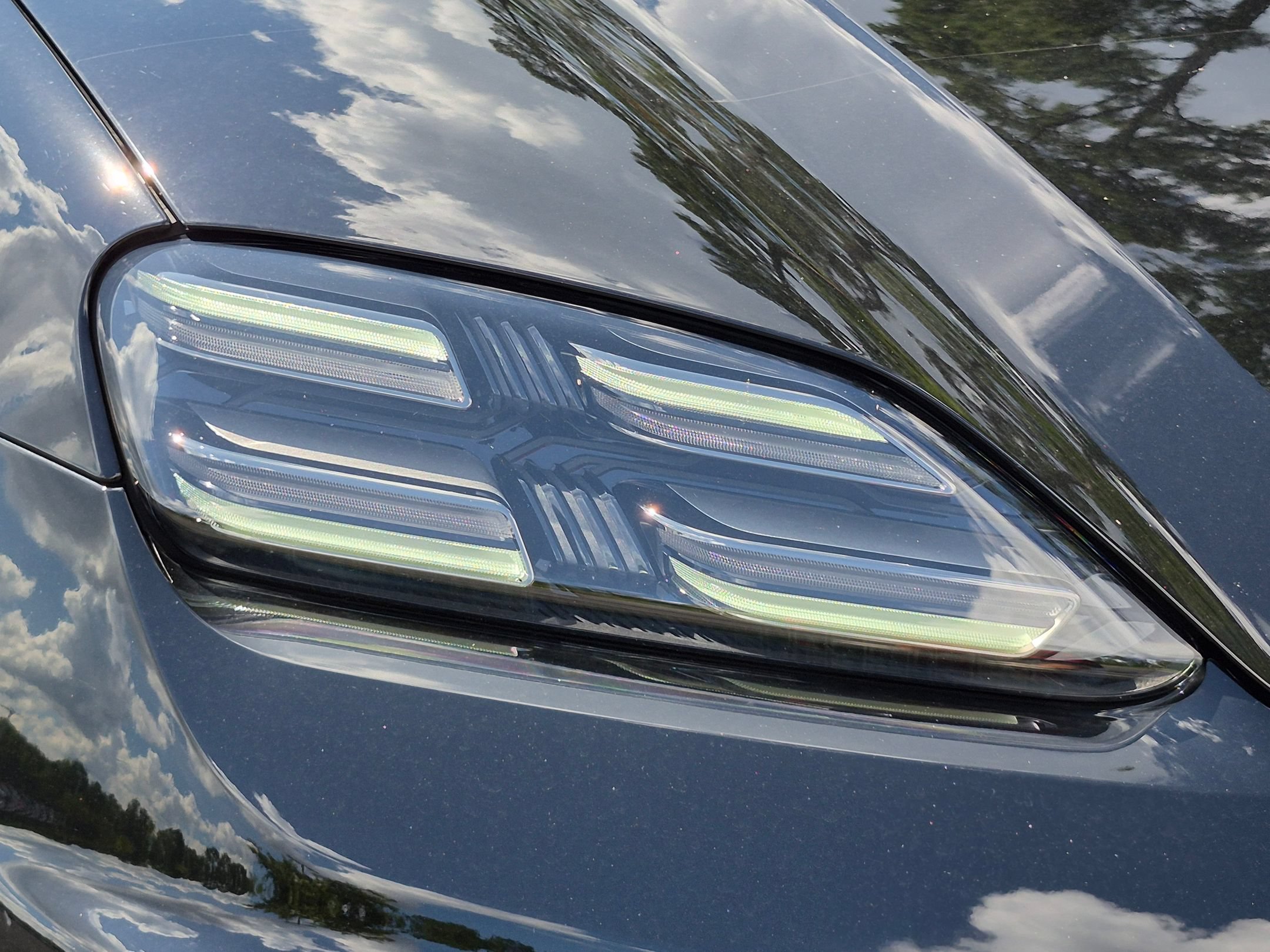 Certified 2025 Porsche Macan 4 Electric AWD/4WD image 35