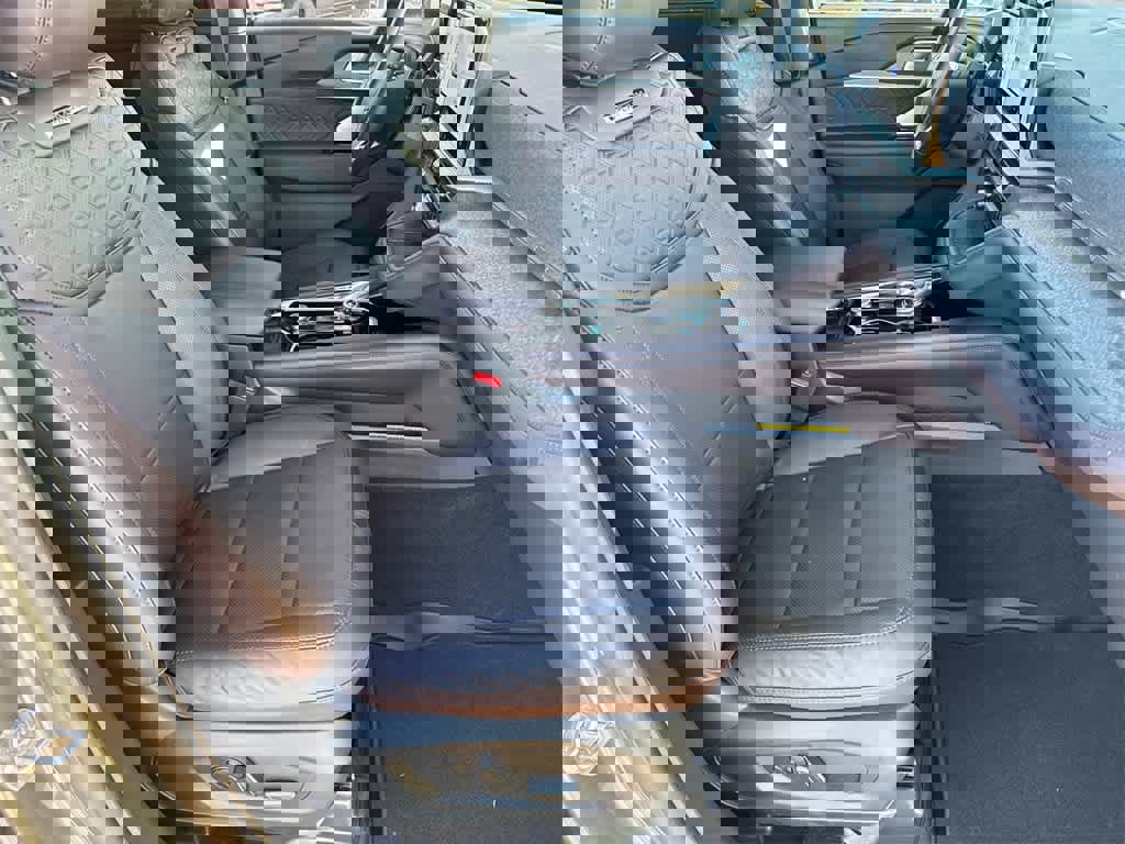 Used 2025 Ford Explorer Platinum w/ Ultimate Package image 12