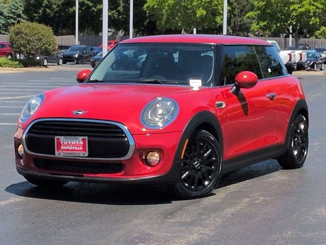 Used 2018 MINI Cooper 2-Door Hardtop FWD video 2