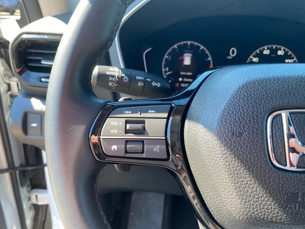 Certified 2025 Honda Pilot Touring image 25