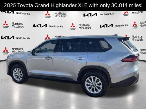 Used 2025 Toyota Grand Highlander AWD image 3