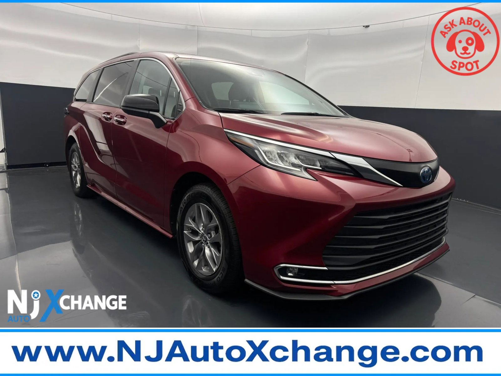 Used 2023 Toyota Sienna XLE AWD/4WD image 1