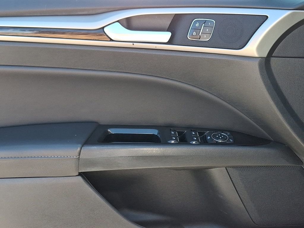 Used 2014 Ford Fusion SE w/ Equipment Group 202A image 12