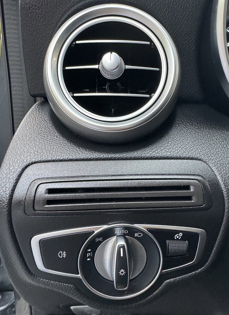 Used 2021 Mercedes-Benz GLC 300 4MATIC w/ AMG Line image 53