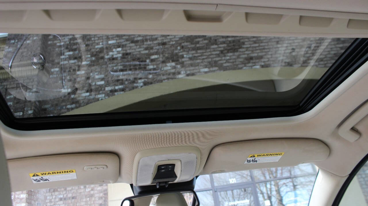 Used 2013 Volvo XC70 3.2 image 19