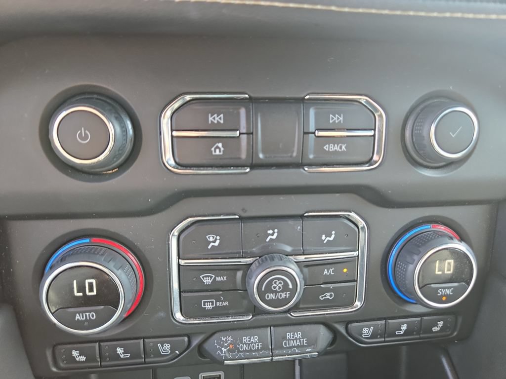 Used 2024 Chevrolet Tahoe Premier AWD/4WD image 29