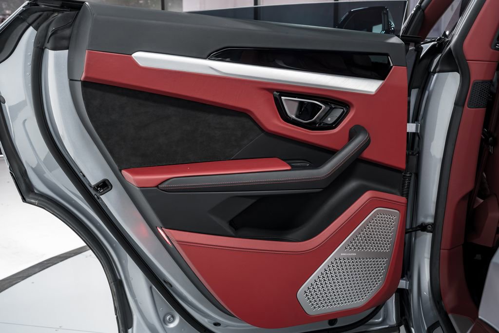 Used 2022 Lamborghini Urus AWD/4WD image 26