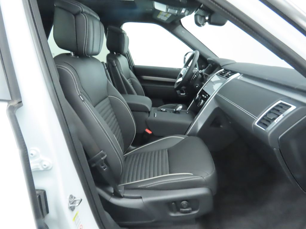 Used 2024 Land Rover Discovery Dynamic SE image 20