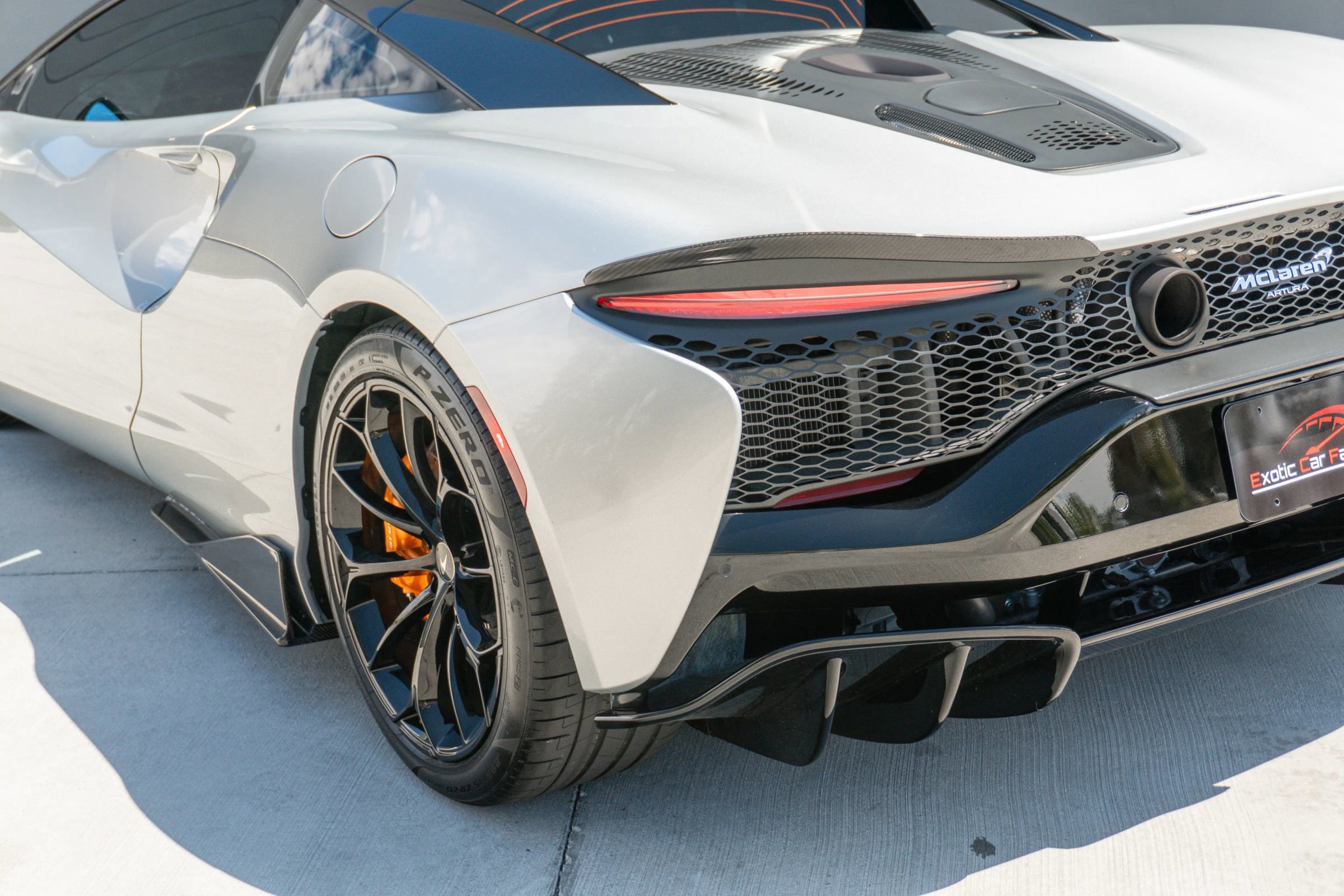 Used 2023 McLaren Artura RWD image 49