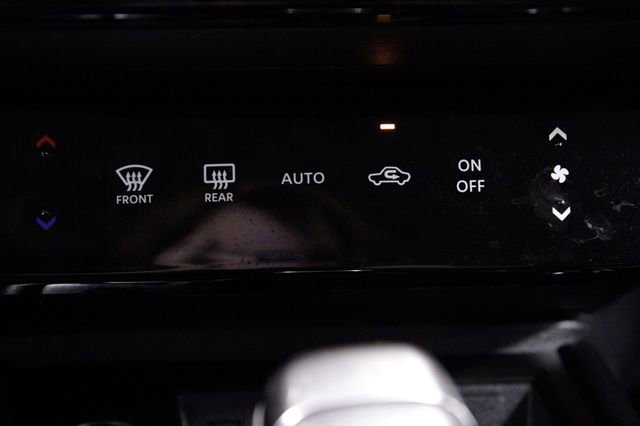 Used 2025 Nissan Kicks SR image 29