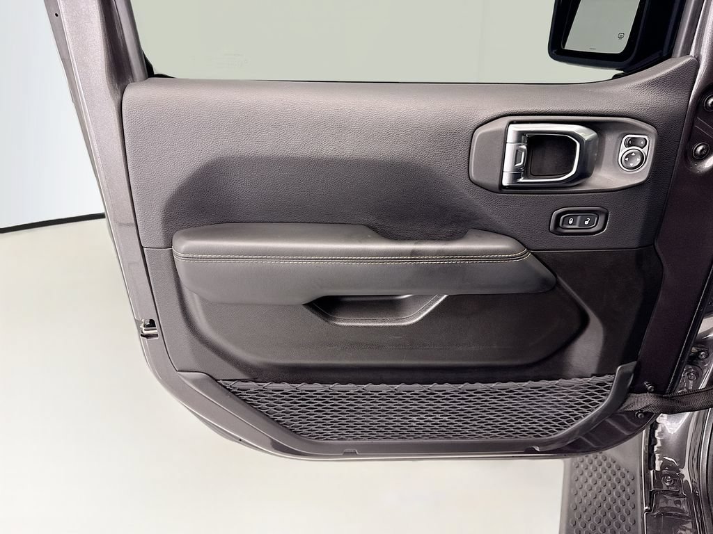Used 2025 Jeep Wrangler Unlimited Sahara AWD/4WD image 23
