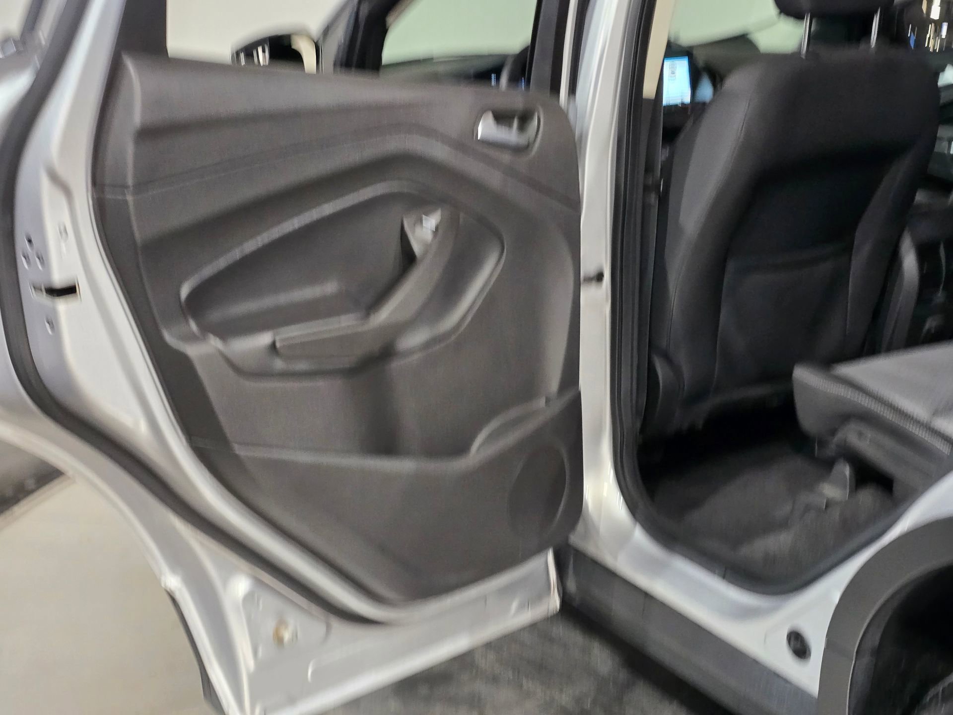 Used 2019 Ford Escape SE image 33