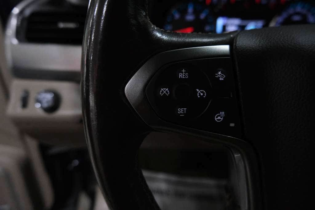 Used 2018 Chevrolet Suburban LT RWD image 40