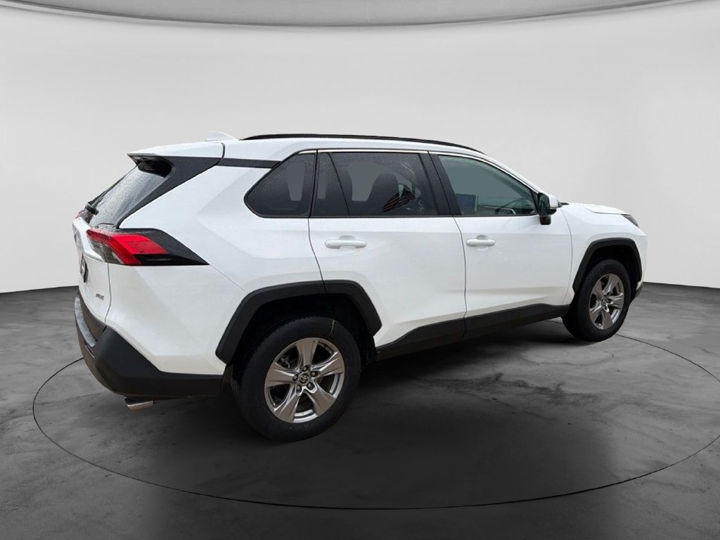 Used 2025 Toyota RAV4 XLE FWD image 11