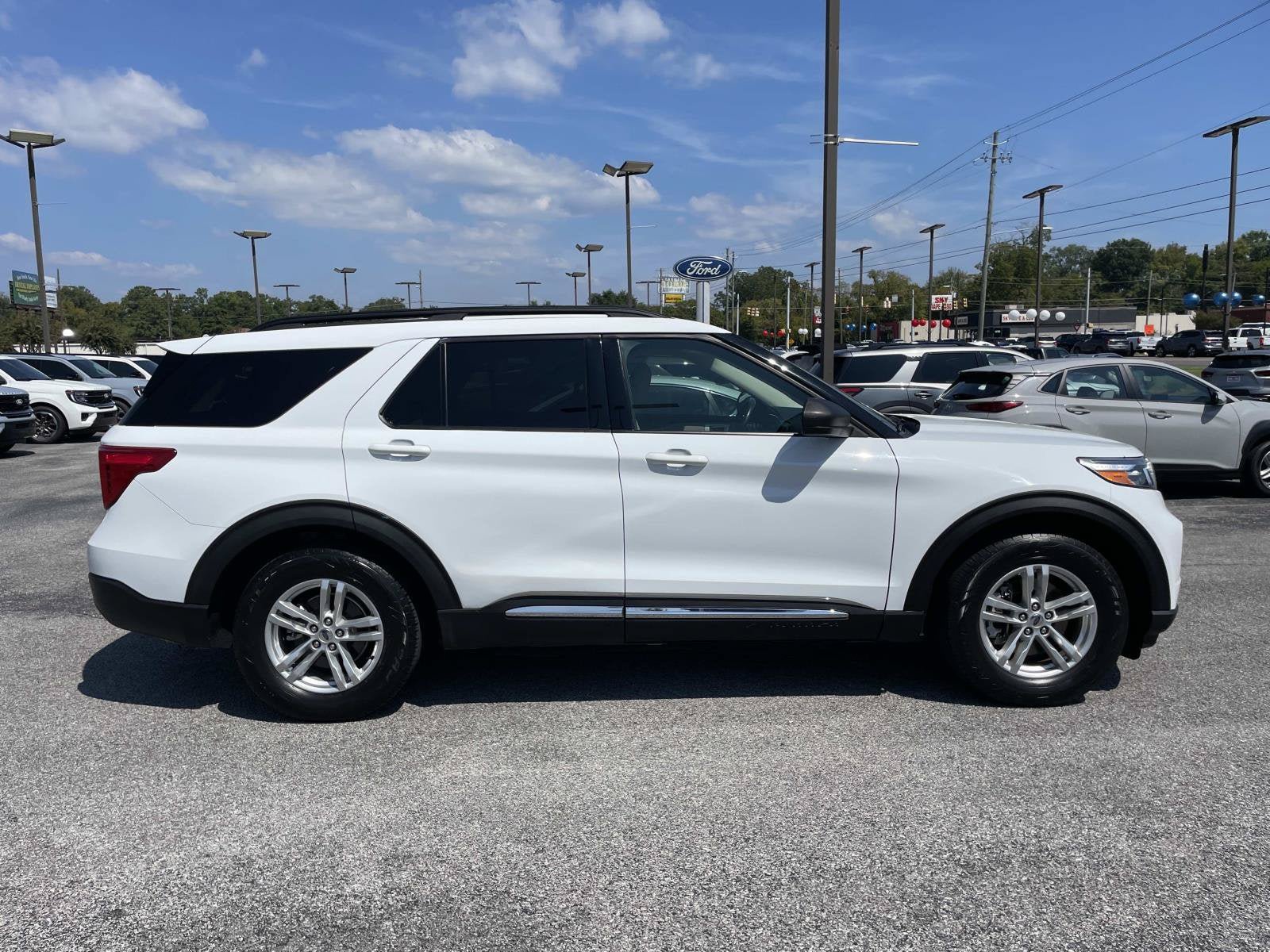 Used 2020 Ford Explorer XLT RWD image 2