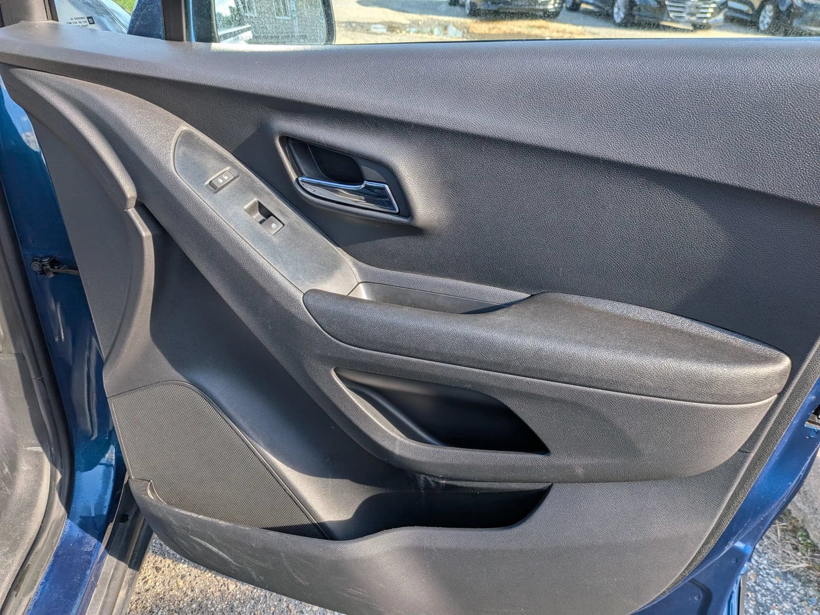 Used 2020 Chevrolet Trax LT FWD image 35