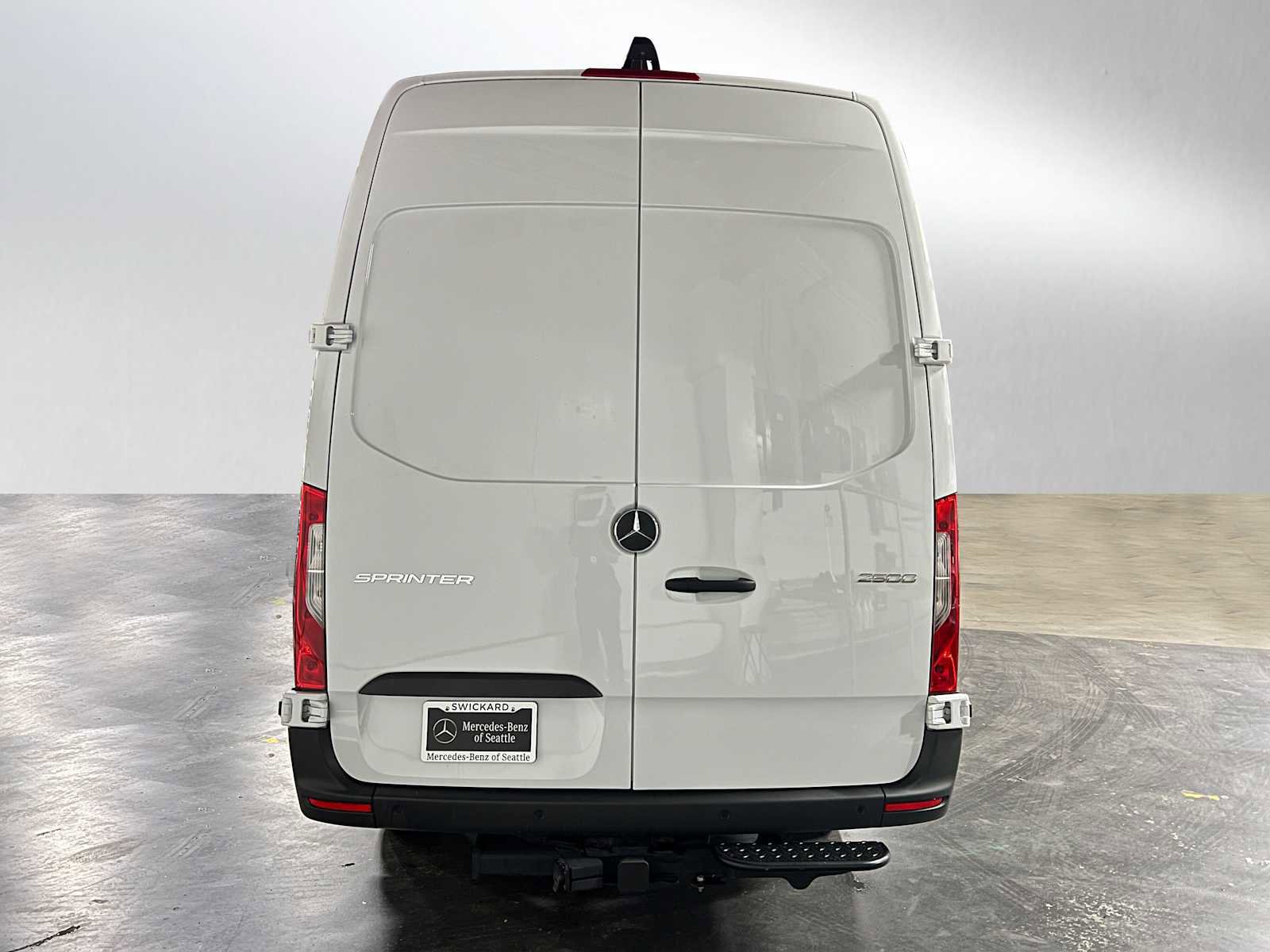 Used 2025 Mercedes-Benz Sprinter 2500 image 4