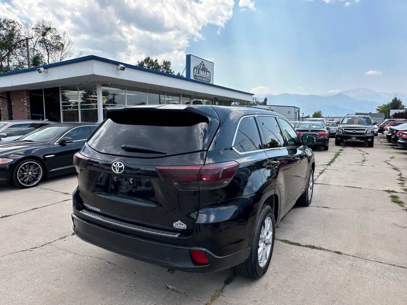 Used 2017 Toyota Highlander LE FWD image 7